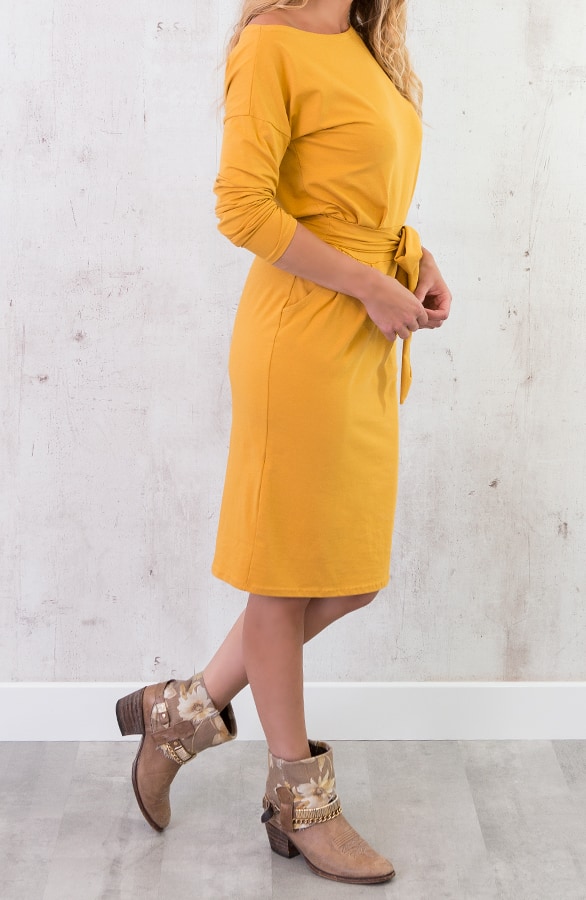 Femme Fatale Jurk Lang Okergeel – shoparchief, foto 3