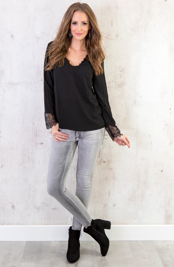 Romance Lace Blouse Zwart – shoparchief, foto 3