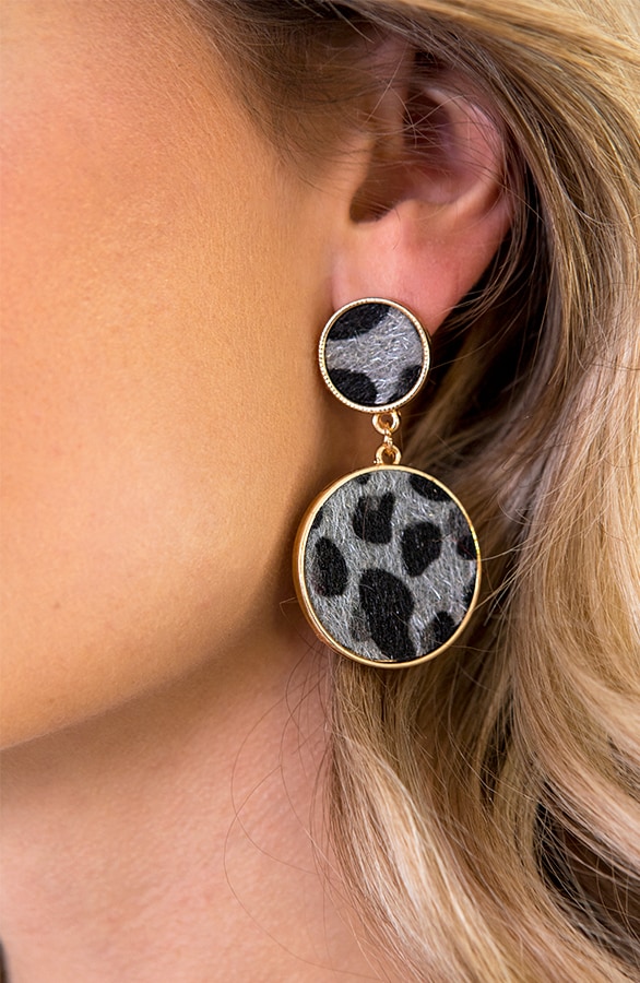 Leopard Circle Oorbellen Grijs – shoparchief, foto 3