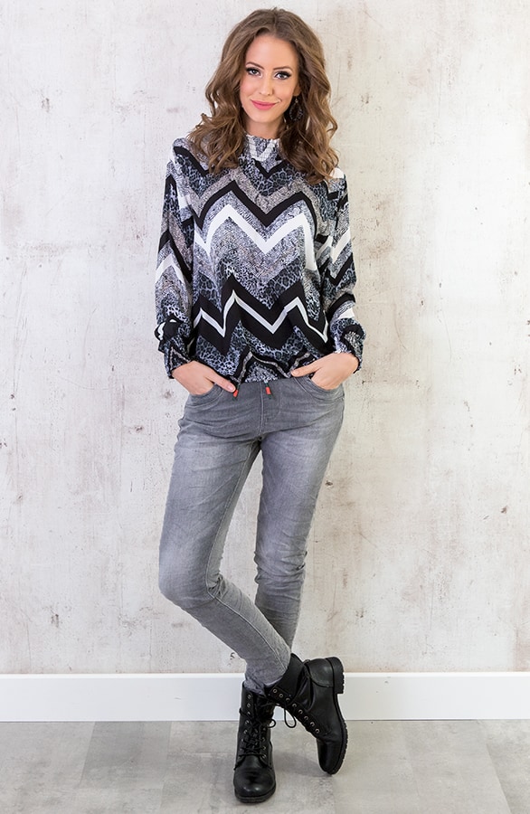 Col Zigzag Blouse Zwart – shoparchief, foto 3