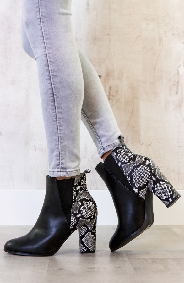 Schlangenprint-Stiefeletten mit Absatz, Shoparchiv, Foto 3