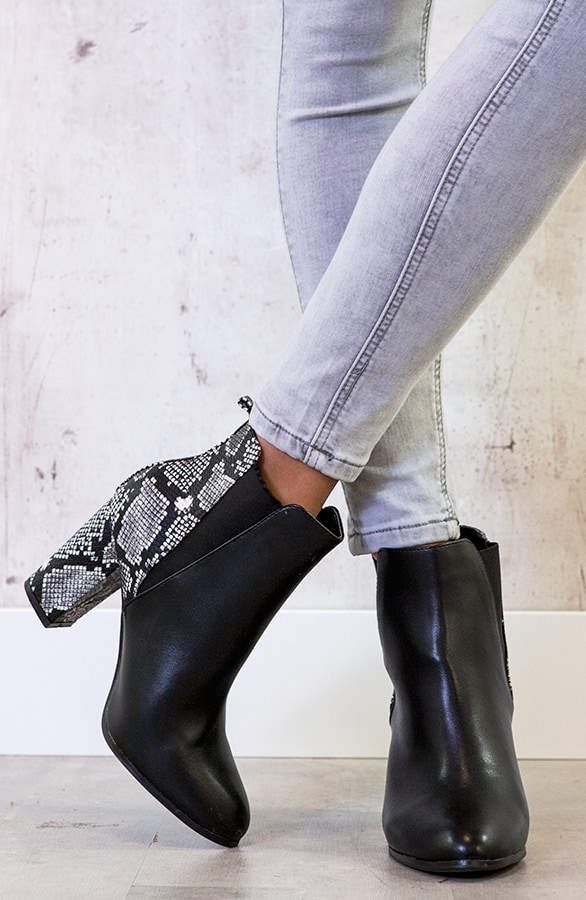 Schlangenprint-Stiefeletten mit Absatz, Shoparchiv, Foto 5
