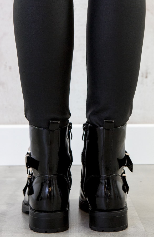 Lack-Stiefeletten mit Schnallen, Shoparchiv, Foto 4