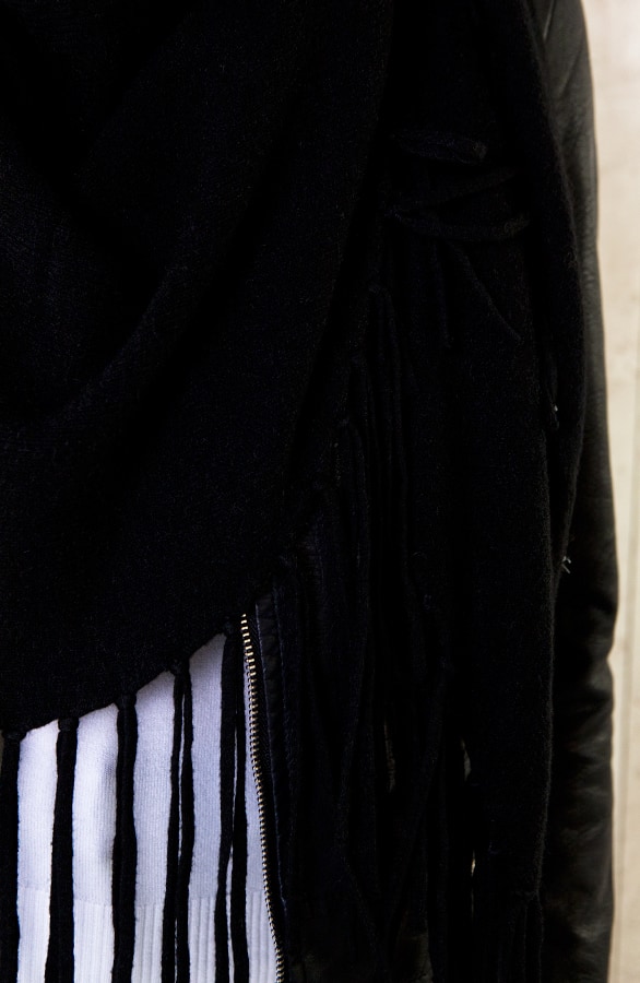 Poncho Sjaal Fringe Zwart – shoparchief, foto 4