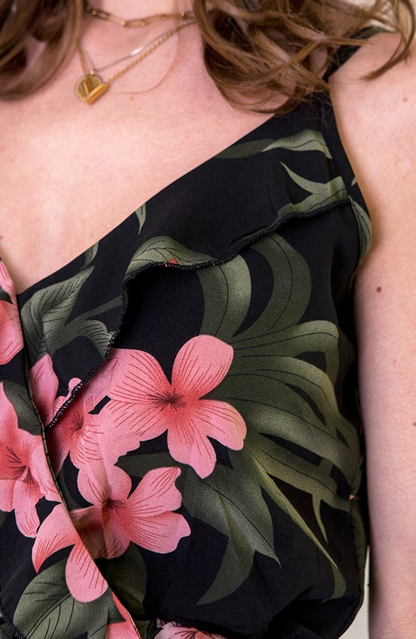 Bloemen Playsuit Ruches Zwart – shoparchief, foto 4