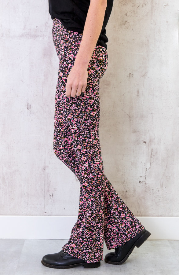 Flared Broek Bloemen Zwart – shoparchief, foto 2