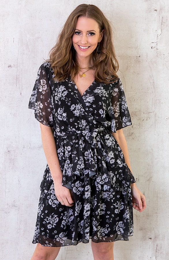 Bloemen Laagjes Jurk Zwart – shoparchief
