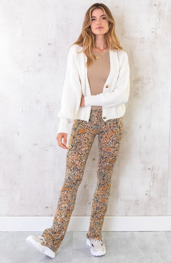 Gebreid Vest Met Knopen Offwhite – shoparchief