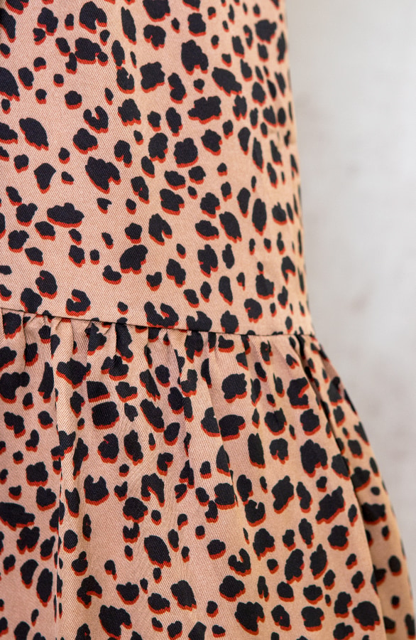 Lange Cheetah Silk Jurk Camel – shoparchief, foto 6