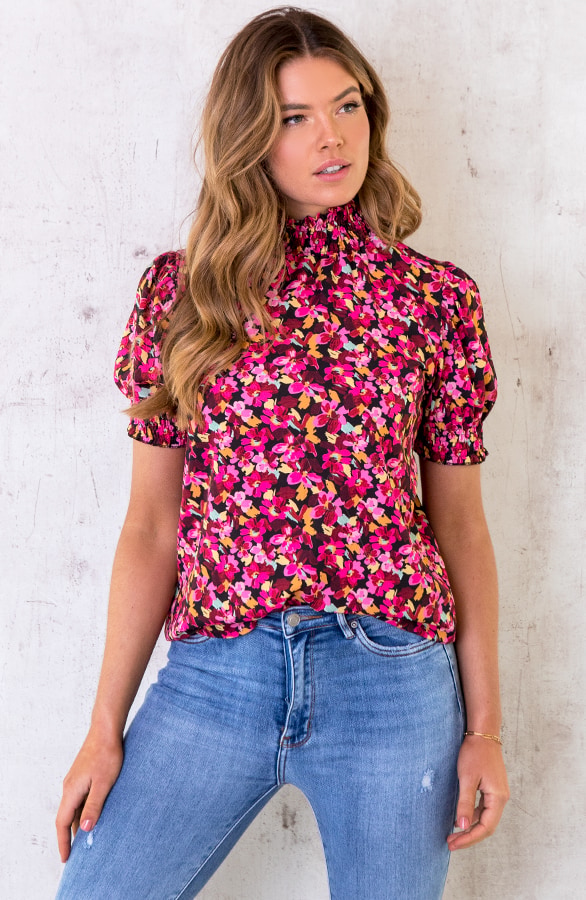 Bloemenprint Col Top Fuchsia Zwart – shoparchief