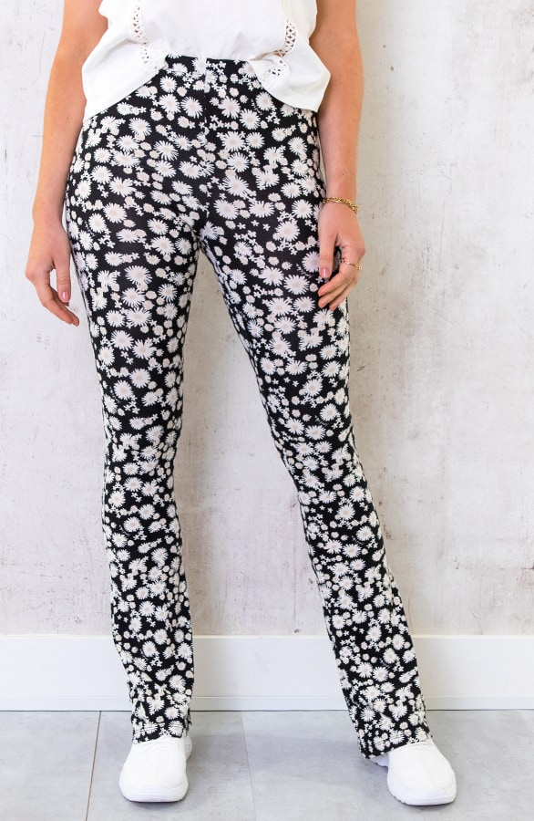 Flared Broek Madelief Zwart – shoparchief