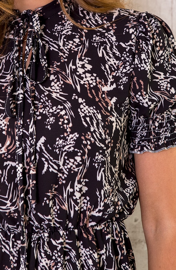 Laagjes Jurk Print Zwart – shoparchief, foto 3