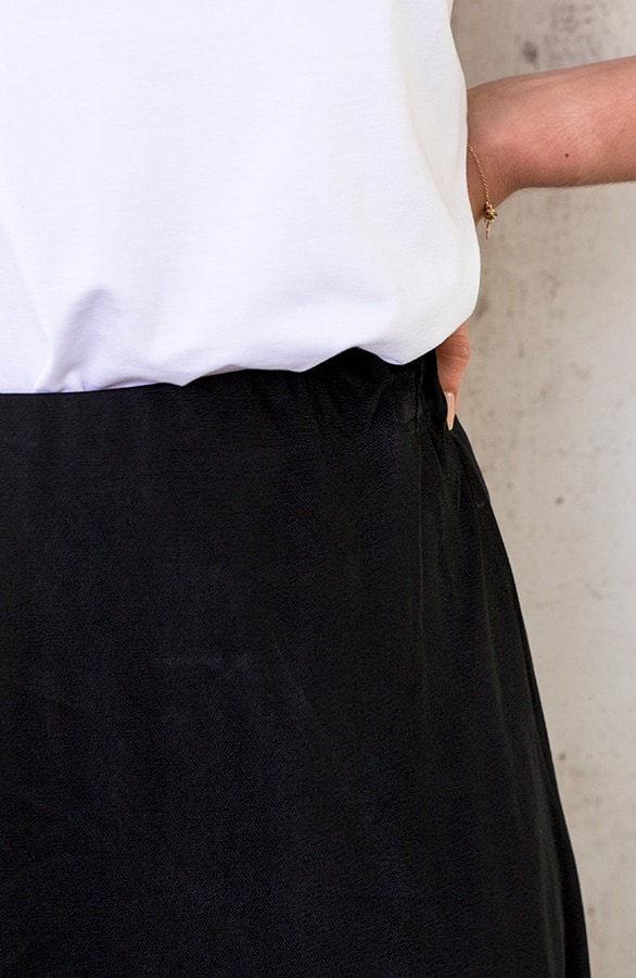 Midi Satijnen Rok Zwart – shoparchief, foto 3