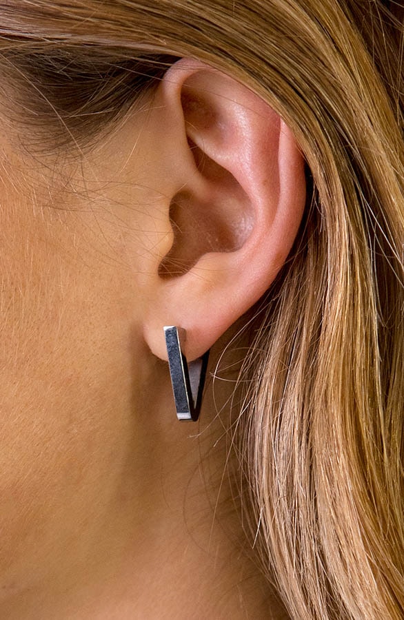 Limited V Earrings Silver – shoparchief, foto 2