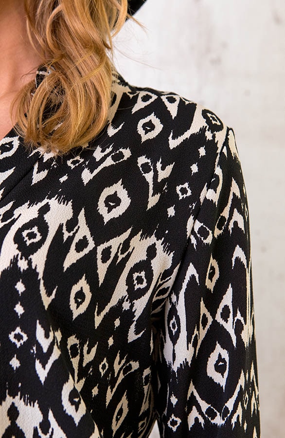 Aztec V-hals Blouse Zwart – shoparchief, foto 4