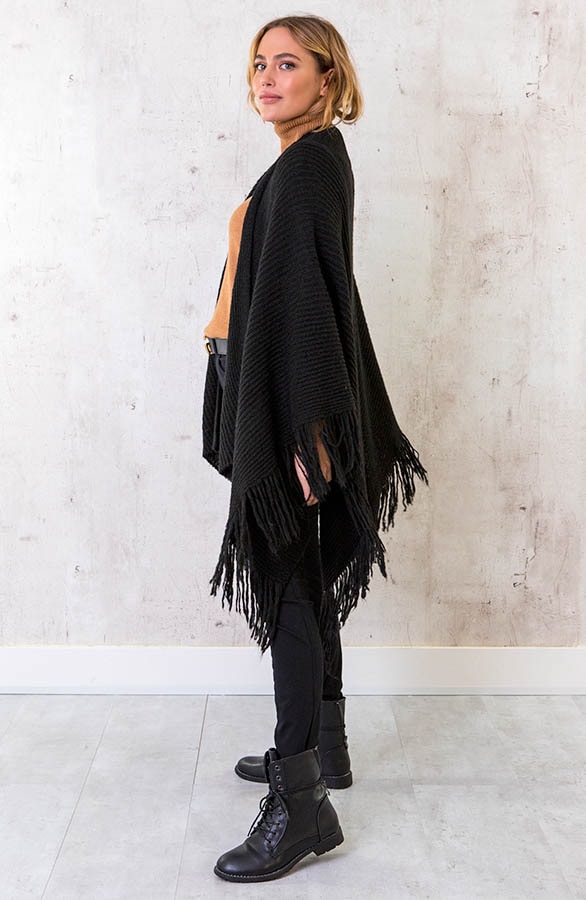 Knitted Fringe Poncho Zwart – shoparchief, foto 2