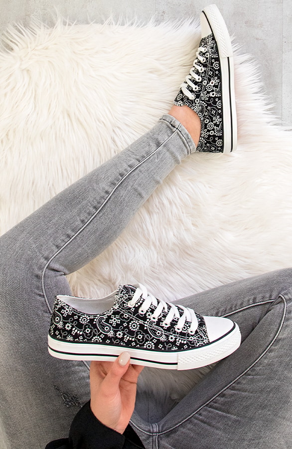 Sneaker Bandana Print Schwarz, Shoparchiv