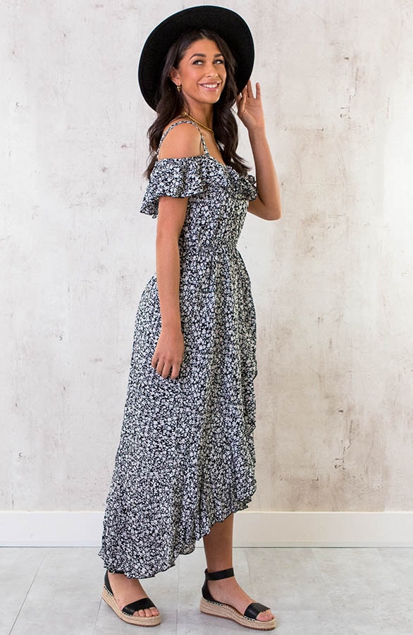 Off Shoulder Maxi Jurk Bloemen Zwart Wit – shoparchief, foto 3