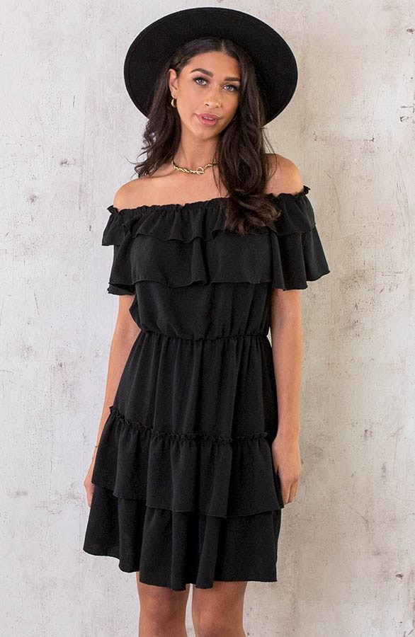 Off Shoulder Laagjes Jurk Zwart – shoparchief