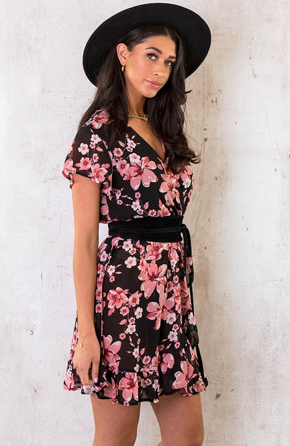 Overslag Jurk Bloemen Zwart Roze – shoparchief, foto 3