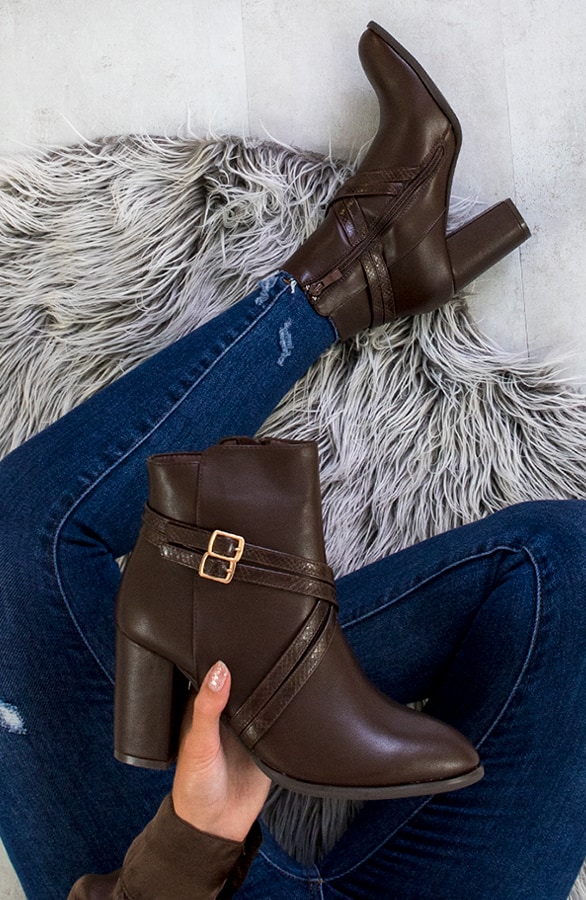 Enkellaarsjes Met Bandjes Choco – shoparchief