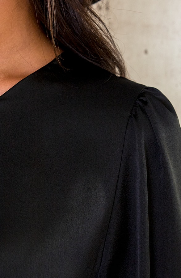 Silk Blouse Met Gouden Detail Zwart – shoparchief, foto 7