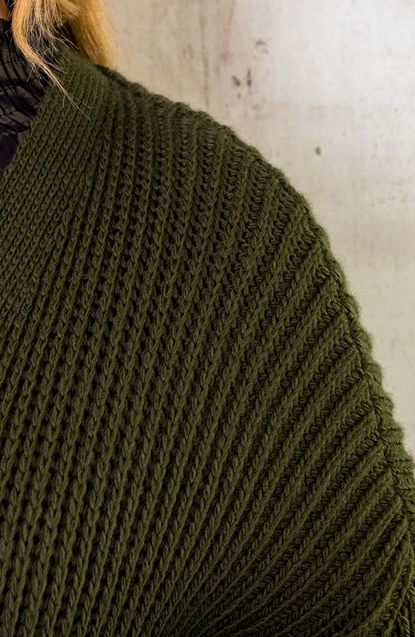 Gebreid Vest Met Zakken Army – shoparchief, foto 7