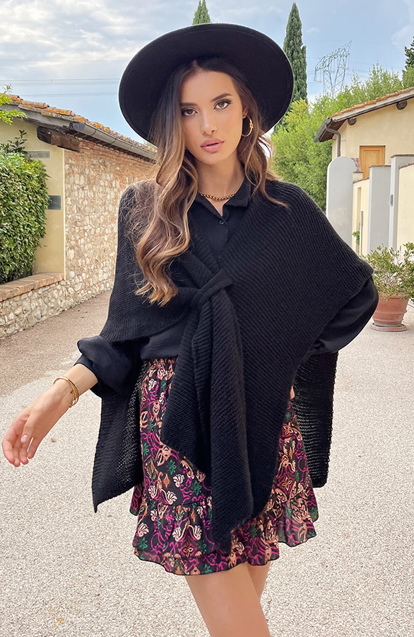 Overslag Poncho Zwart – shoparchief