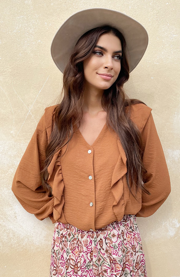 Ruffle V-hals Blouse Cognac – shoparchief
