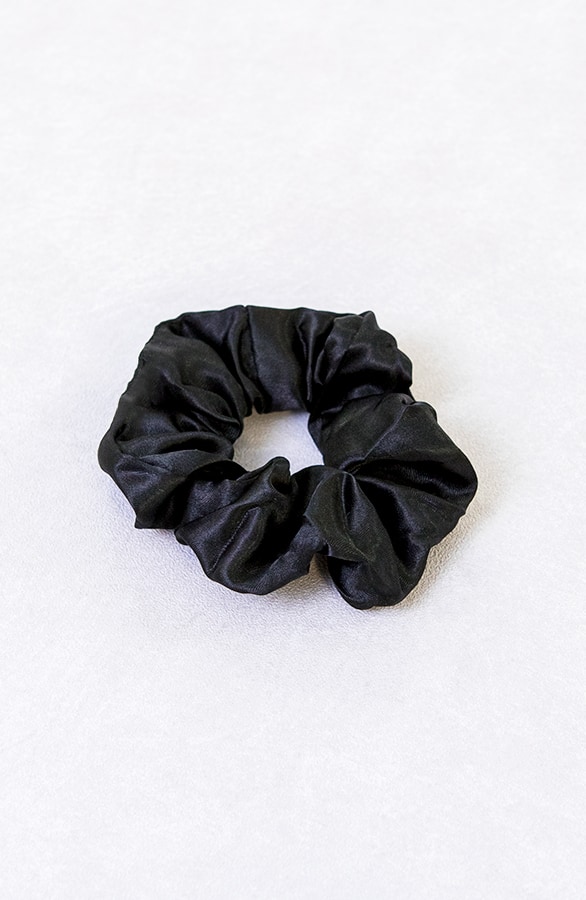 Scrunchie Silk Black – shoparchief