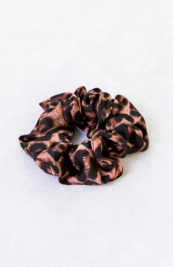 Scrunchie Silk Leopard Dust – shoparchief