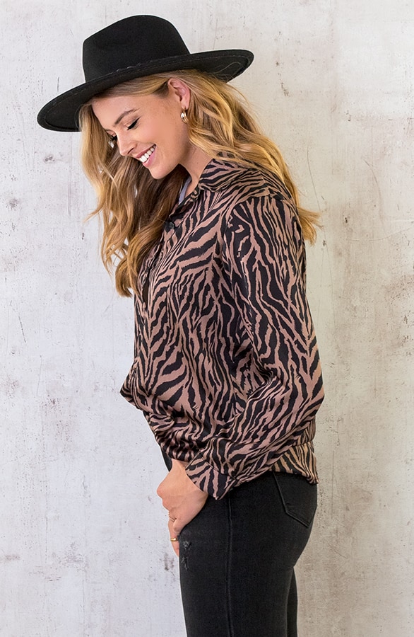 Silk Zebra Blouse Camel – shoparchief, foto 3