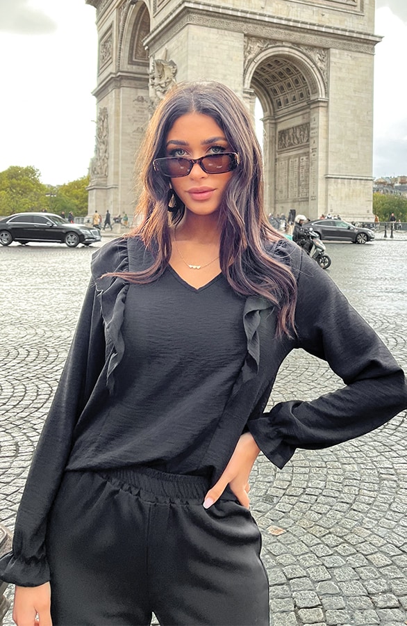 Basic V-hals Ruffle Blouse Zwart – shoparchief, foto 3