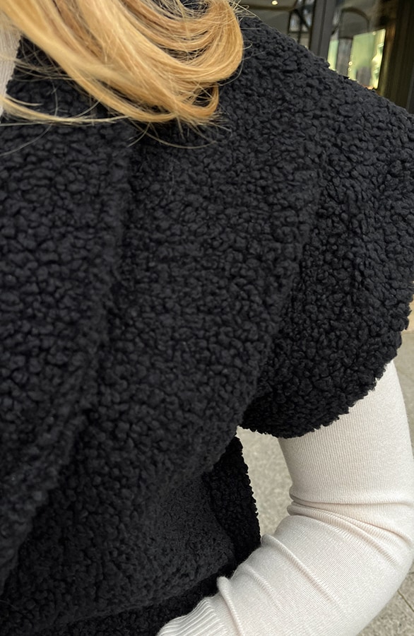 Teddy Gilet Met Schouderdetail Zwart – vesten, foto 12