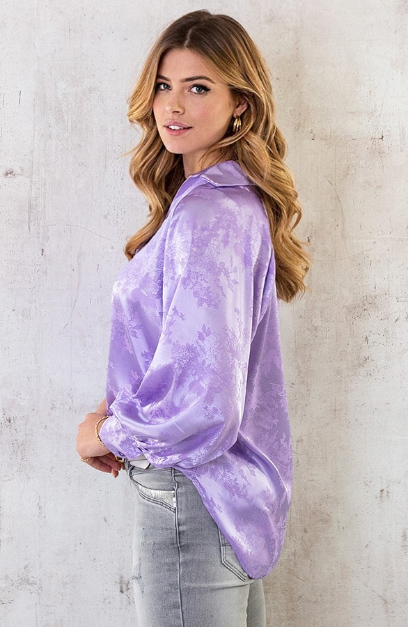 Satijnen V-Hals Blouse Flower Lila – shoparchief, foto 3