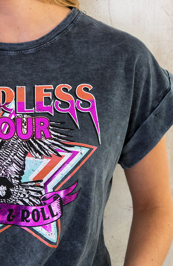 Stonewash T-shirt Fearless Tour Lila – shoparchief, foto 5