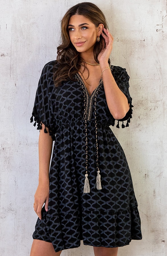 Oversized Jurk Gouden Detail Print Zwart – shoparchief, foto 9