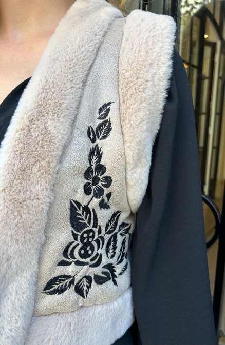 Boho Fur Gilet Embroidery Taupe – shoparchief, foto 7