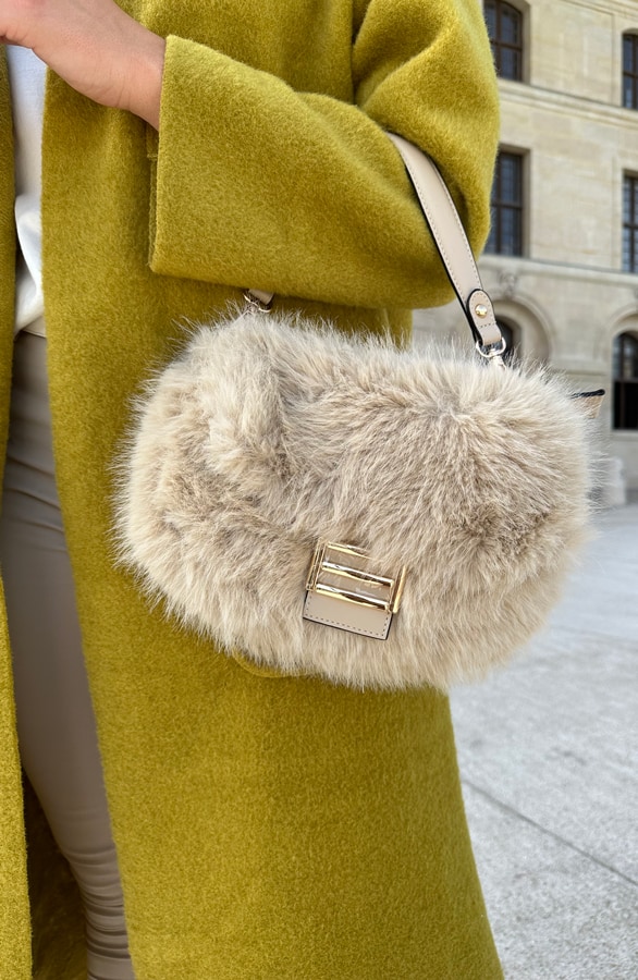 Fluffy Bag Beige – shoparchief