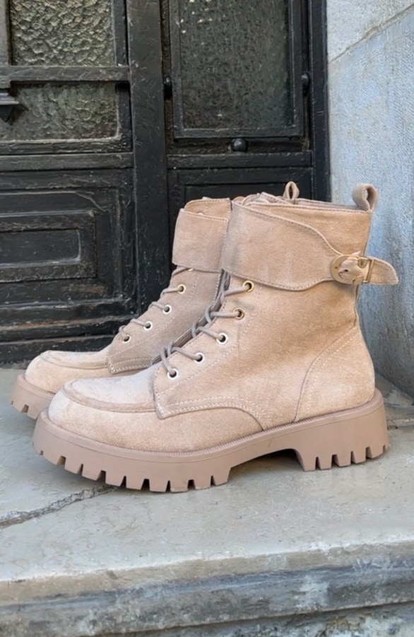 Suede Biker Boots Met Gesp Beige – shoparchief, foto 2