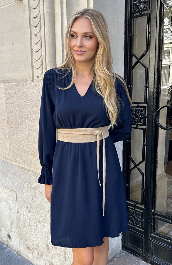 V-hals Jurk Met Schouderdetail Navy – shoparchief