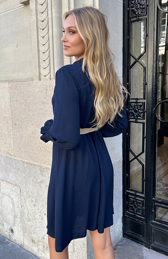 V-hals Jurk Met Schouderdetail Navy – shoparchief, foto 4