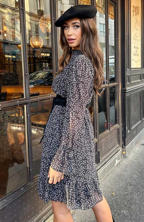 Flower Jurk Flared Mouw Zwart – shoparchief