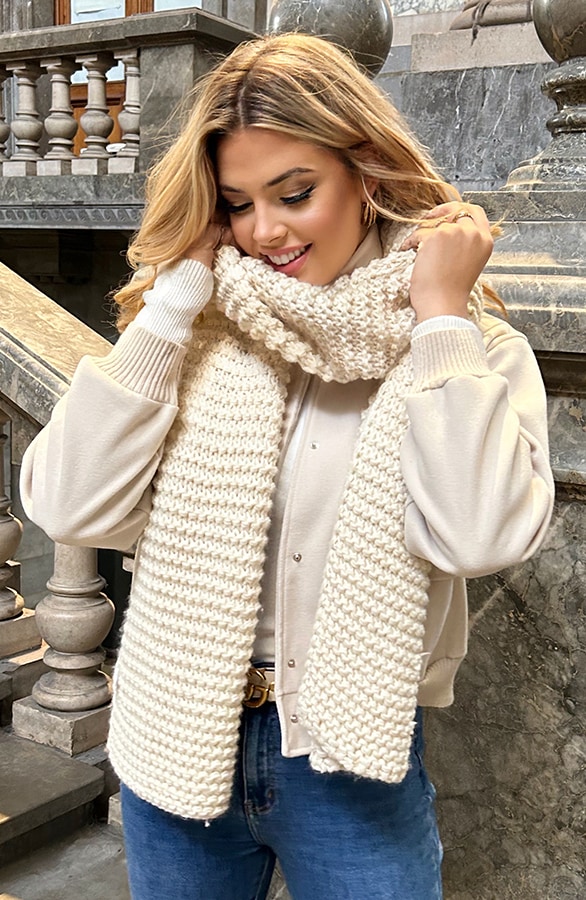 Knitted Sjaal Ultra Ecru – shoparchief