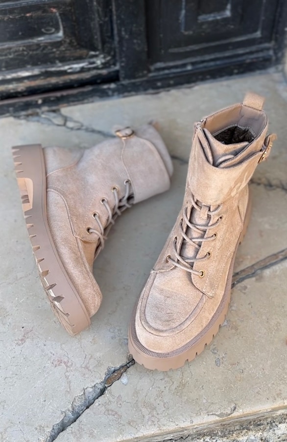 Suede Biker Boots Met Gesp Beige – shoparchief