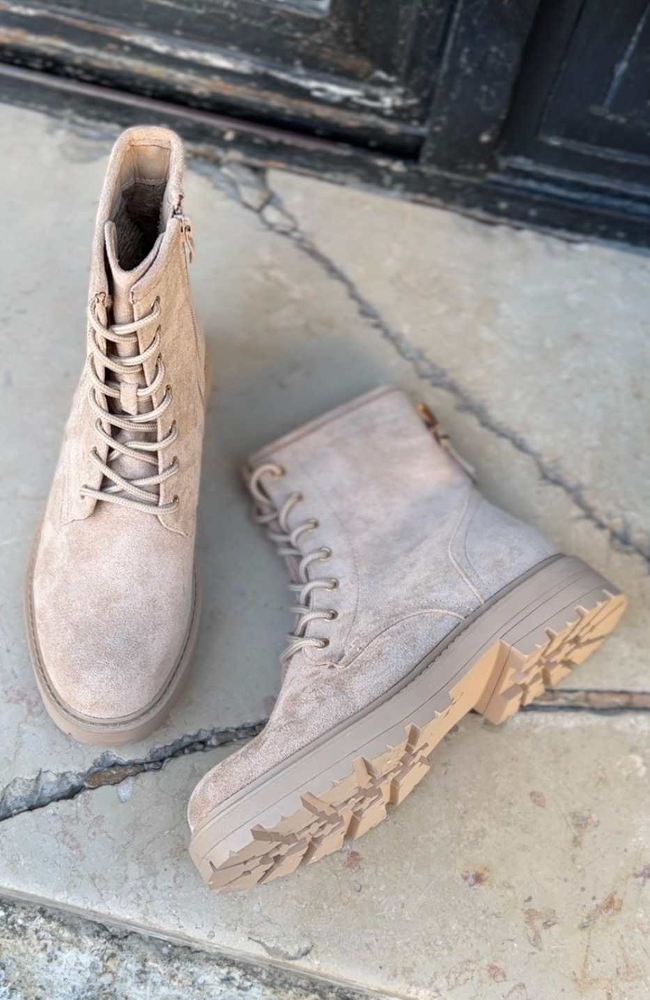 Suede Boots Beige – shoparchief