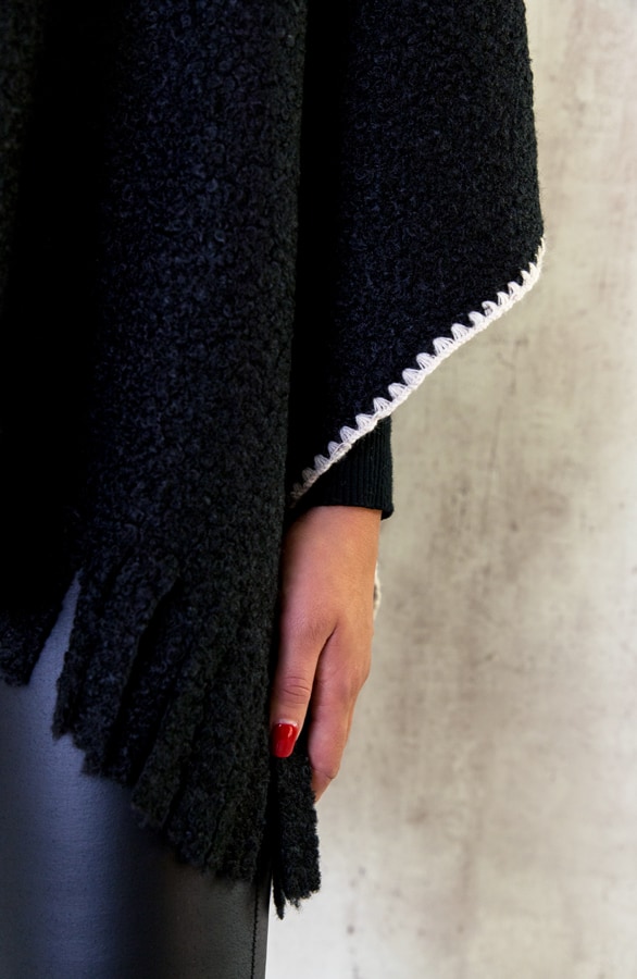 Bouclé Poncho Fringes Zwart – shoparchief, foto 6