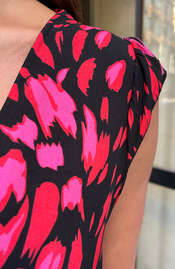 V-hals Roze Zwart Ruffle Top 2.0 – shoparchief, foto 10