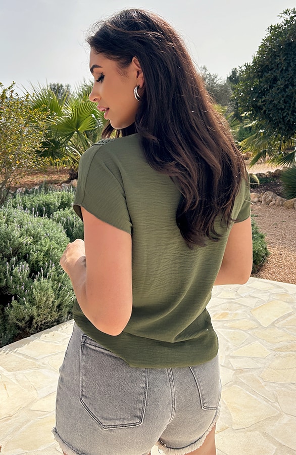 Romantic V-hals Top Army – tops, foto 3