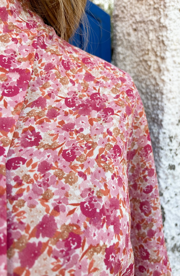 V-Hals Blouse Met Bloemenprint Dust Roze – shoparchief, foto 6